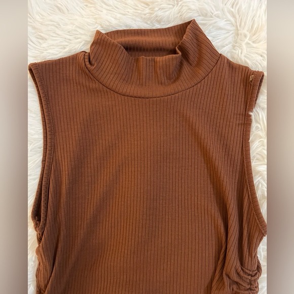 Nothing But Sexy Brown Sleeveless Ribbed Knit Women's Turtleneck NWT Size Medium - Picture 6 of 8
